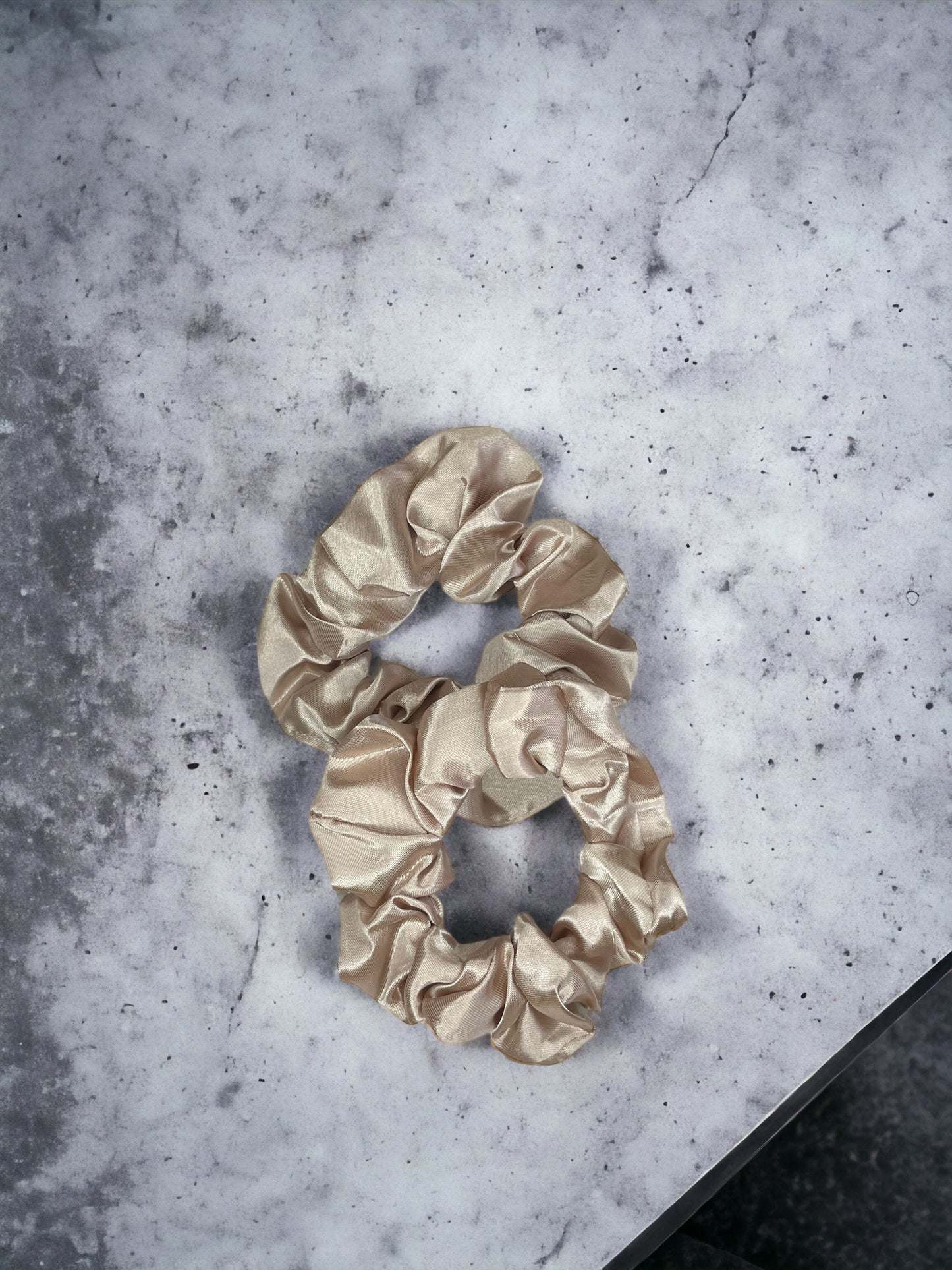 Pearl scrunchie